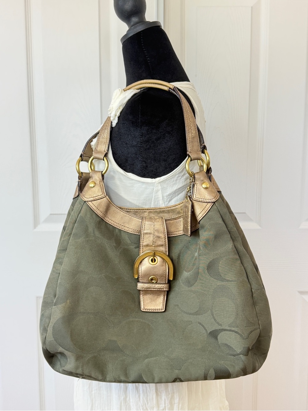 Coach Olive Signature Hobo Shoulder Bag Gold Trim F17393